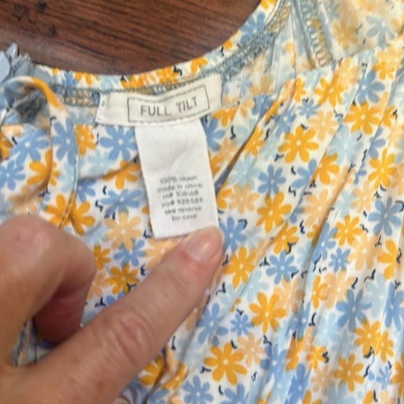 Full Tilt short sleeved romper, zips up back, hidden pockets in front.  Size M - Picture 2 of 8